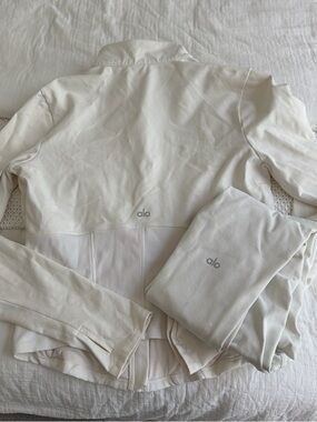 ALO Yoga Light Cream Jacket and Leggings Set